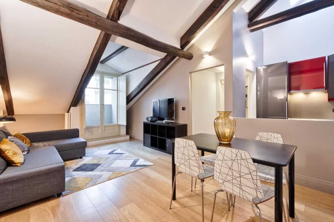 Stylish Apartment In The Heart Of Torino Exterior photo