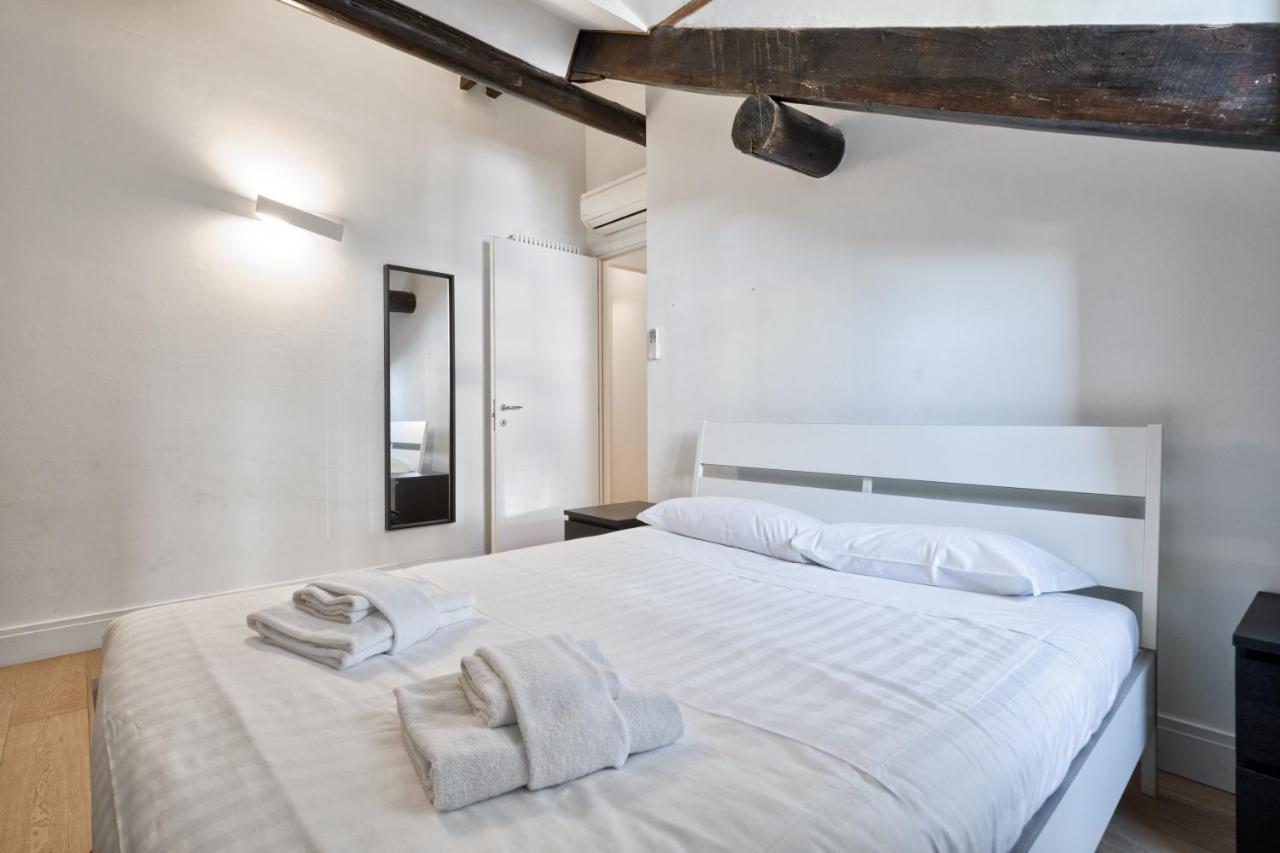 Stylish Apartment In The Heart Of Torino Exterior photo